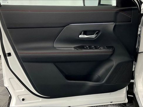 New 2025 Nissan Kicks SR image 28