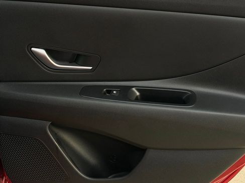 Certified 2025 Hyundai Elantra SE w/ Cargo Package image 25