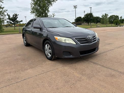 Used 2011 Toyota Camry LE FWD image 27