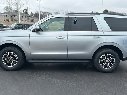 Used 2024 Ford Expedition XLT image 4