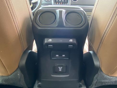 Used 2023 Jeep Wrangler Sahara image 28