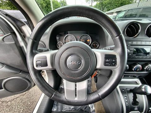 Used 2017 Jeep Compass Latitude AWD/4WD image 11