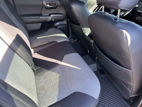 Used 2021 Toyota Tacoma TRD Off-Road w/ Technology Package image 18