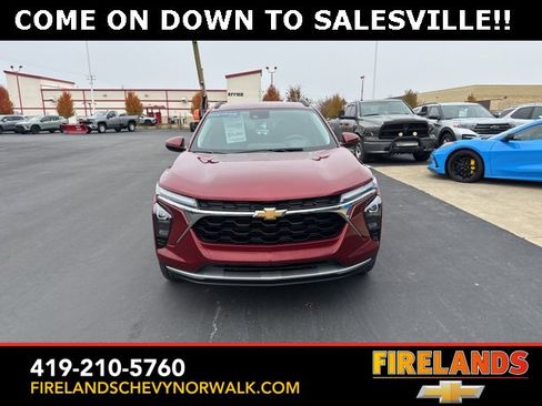 Certified 2024 Chevrolet Trax LT w/ Driver Confidence Package image 2