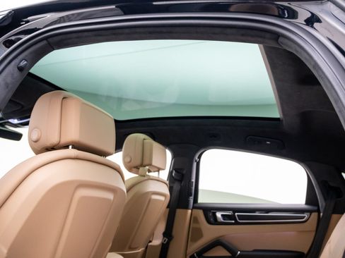 Certified 2023 Porsche Cayenne GTS AWD/4WD image 18