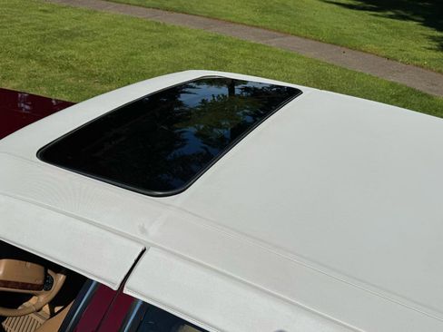 Used 1996 Lincoln Town Car Signature RWD image 30