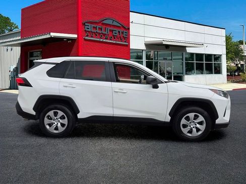 Used 2019 Toyota RAV4 LE image 6