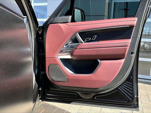 Used 2025 Land Rover Range Rover Autobiography image 23