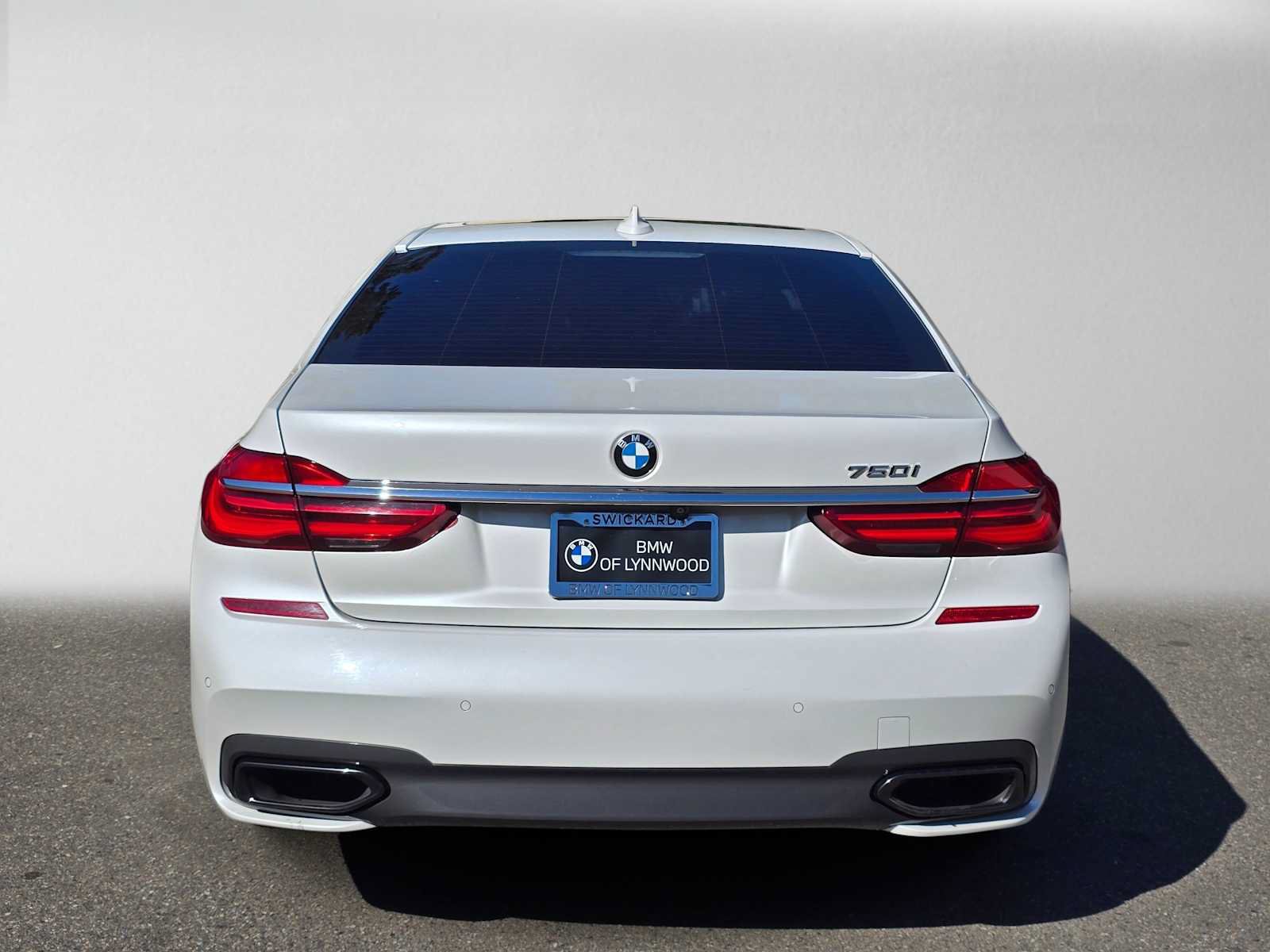 Used 2018 BMW 750i RWD image 4