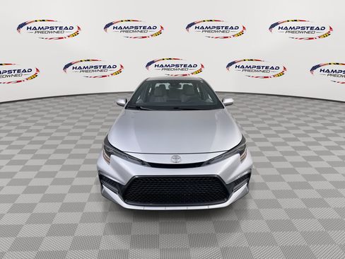 Used 2022 Toyota Corolla SE FWD image 3