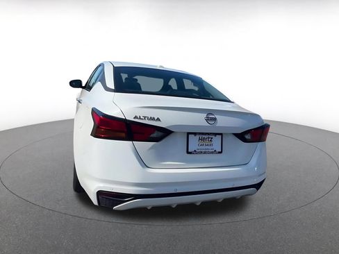 Used 2025 Nissan Altima 2.5 SV FWD image 11