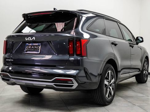 Used 2023 Kia Sorento S w/ Panoramic Sunroof Package FWD image 12