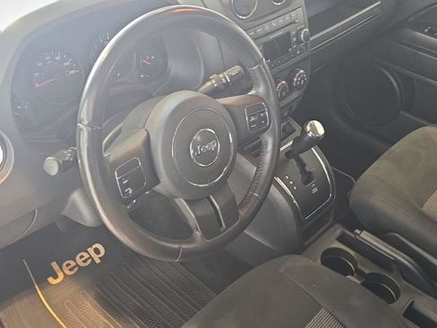 Used 2012 Jeep Compass Latitude w/ Altitude Pkg image 17