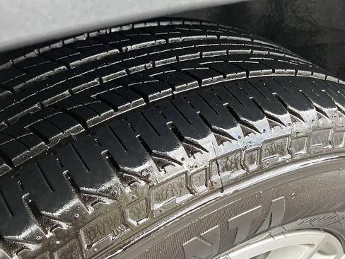 Used 2023 Chevrolet Traverse LT image 12