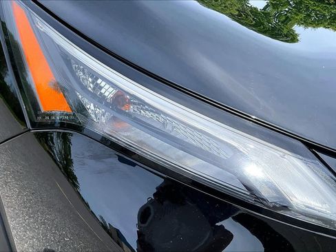 Used 2024 Nissan Rogue SV AWD/4WD image 27