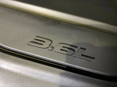 Used 2024 Chrysler Pacifica Touring-L image 31