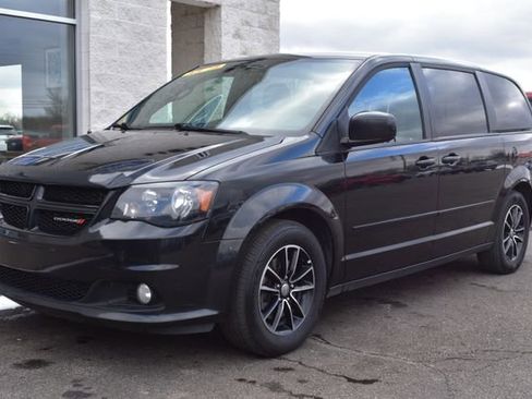 Used 2017 Dodge Grand Caravan SXT w/ Driver Convenience Group image 6