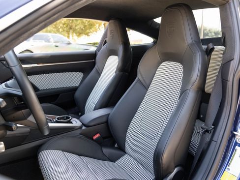 Used 2023 Porsche 911 Sport Classic image 5