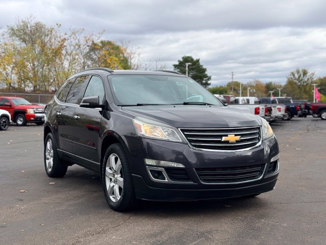 Used 2016 Chevrolet Traverse LT w/ Style and Technology Package FWD image 3