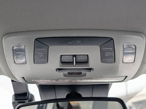 Used 2023 Toyota Sienna XLE image 31