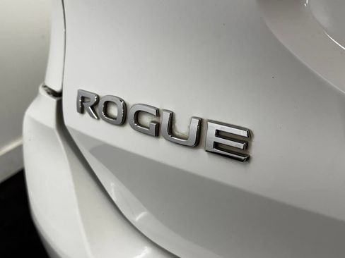 Used 2020 Nissan Rogue S FWD image 6