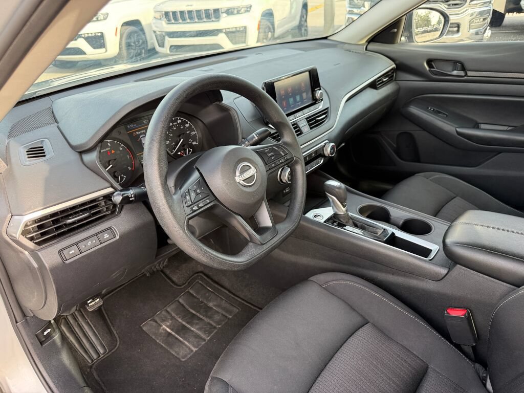 Used 2024 Nissan Altima 2.5 S FWD image 21