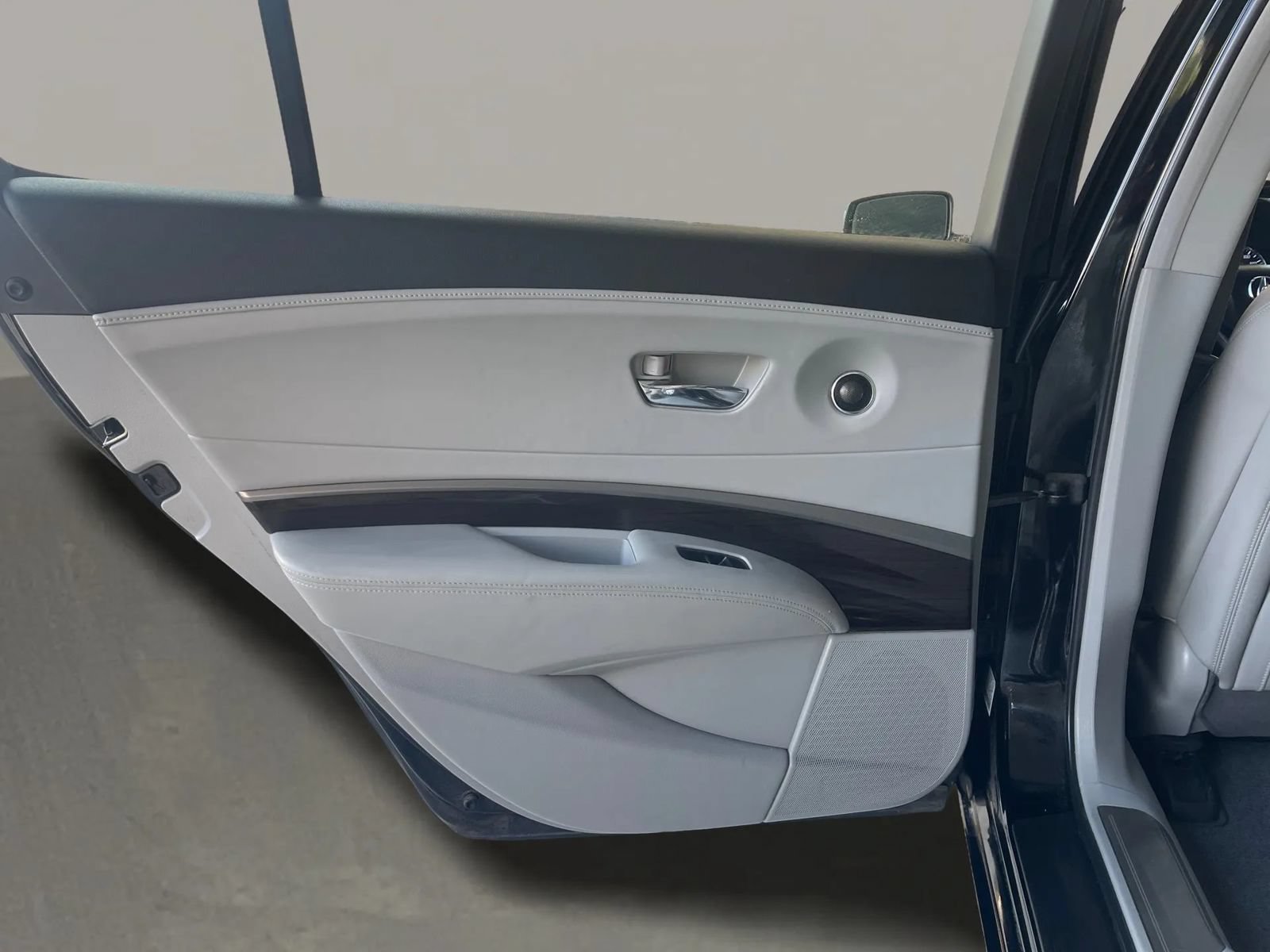 Used 2015 Acura RLX w/ Technology Package FWD image 18