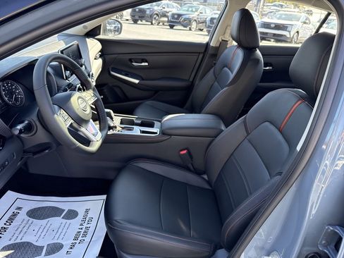 New 2025 Nissan Sentra SR w/ SR Premium Package FWD image 15