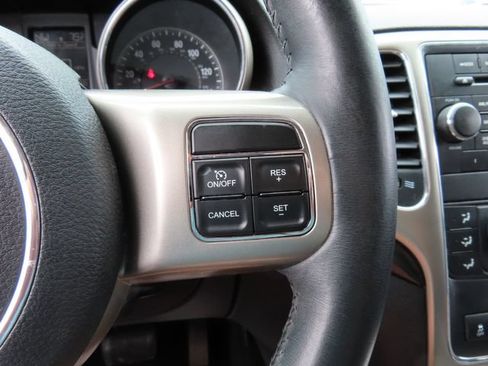 Used 2012 Jeep Grand Cherokee Laredo w/ Laredo E Group AWD/4WD image 23