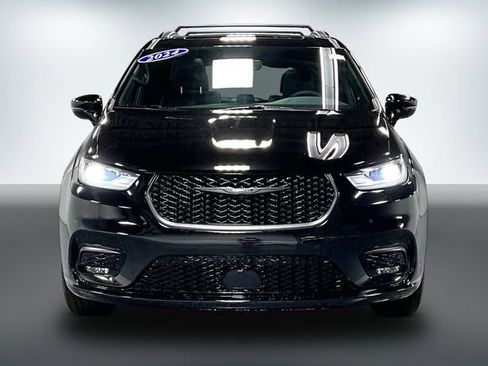 Used 2024 Chrysler Pacifica Limited w/ S Appearance Package AWD/4WD image 2