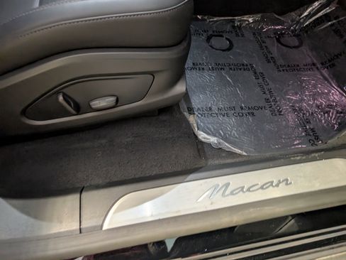 Used 2025 Porsche Macan Electric image 21