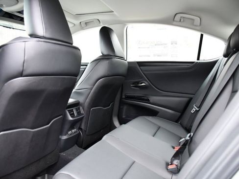 New 2025 Lexus ES 350 w/ Premium Package image 16