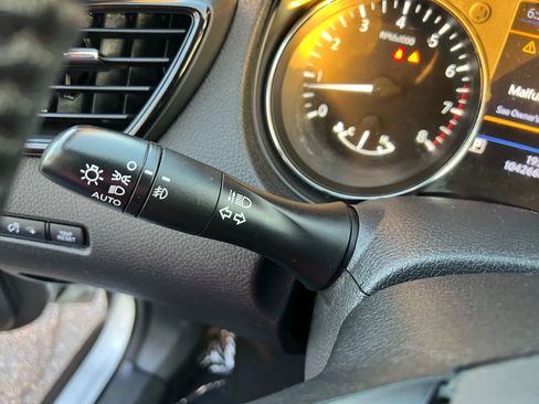 Used 2020 Nissan Rogue SL image 46