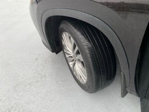 Certified 2022 Toyota Highlander Platinum image 31