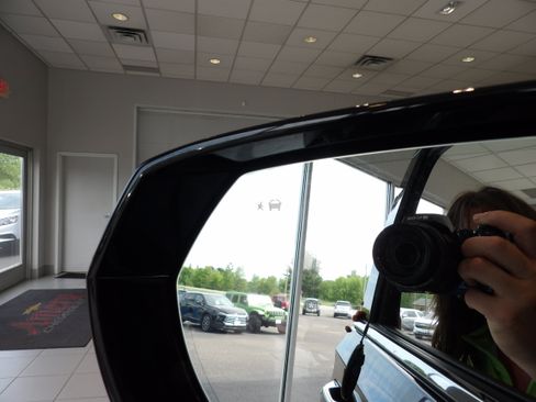Used 2021 Chevrolet Suburban Premier AWD/4WD image 8