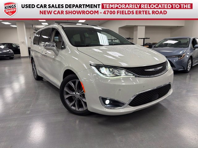 Used 2020 Chrysler Pacifica Limited w/ Tire & Wheel Group FWD image 1