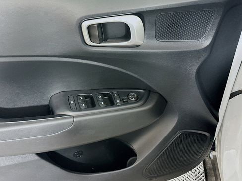 Used 2025 Hyundai Venue SEL FWD image 15