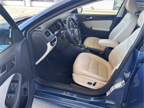 Used 2017 Volkswagen Jetta SEL FWD image 13