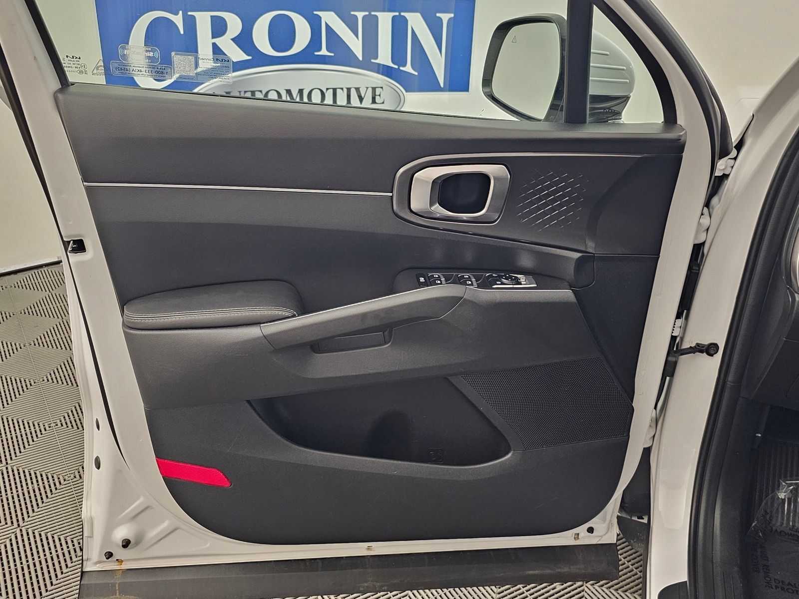 Used 2024 Kia Sorento S w/ Panoramic Sunroof Package FWD image 2