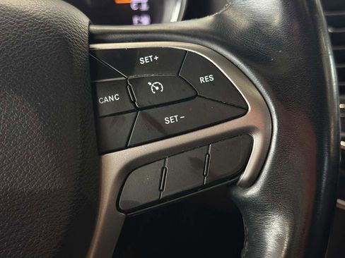 Used 2020 Jeep Grand Cherokee Limited image 40