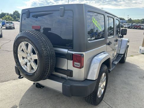 Used 2017 Jeep Wrangler Unlimited Sahara w/ Dual Top Group AWD/4WD image 7