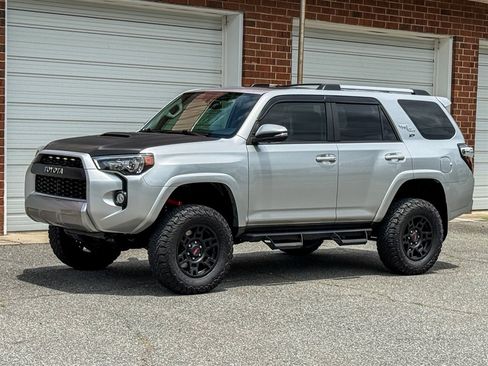 Used 2018 Toyota 4Runner TRD Off-Road Premium AWD/4WD image 8