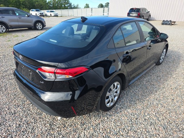Used 2025 Toyota Corolla LE FWD image 6