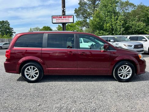 Used 2020 Dodge Grand Caravan SXT image 3