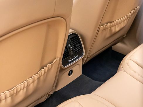 Certified 2026 Porsche Macan AWD/4WD image 19