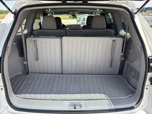 Used 2018 Toyota Highlander LE AWD/4WD image 23