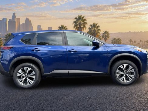 Used 2023 Nissan Rogue SV AWD/4WD image 3