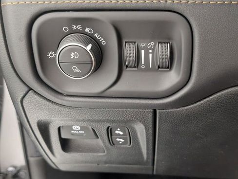 Used 2023 RAM 1500 Limited AWD/4WD image 16