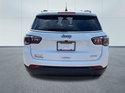 Used 2022 Jeep Compass Latitude w/ Sun and Sound Group AWD/4WD image 3