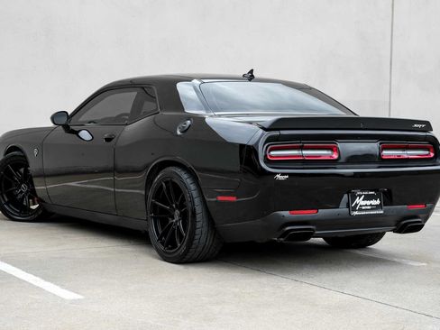Used 2016 Dodge Challenger SRT Hellcat RWD image 8